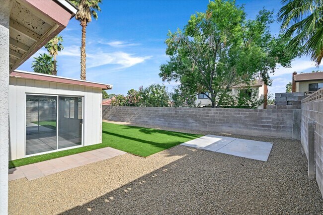 Primary Photo - 3849 Boca Chica Ave