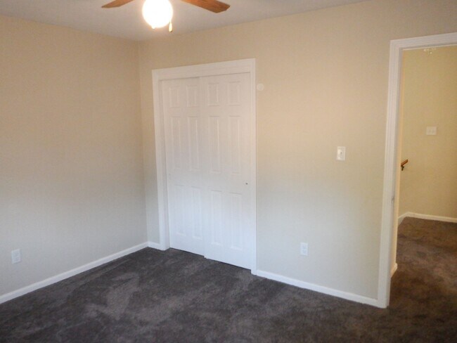 Building Photo - Downs1345-1347