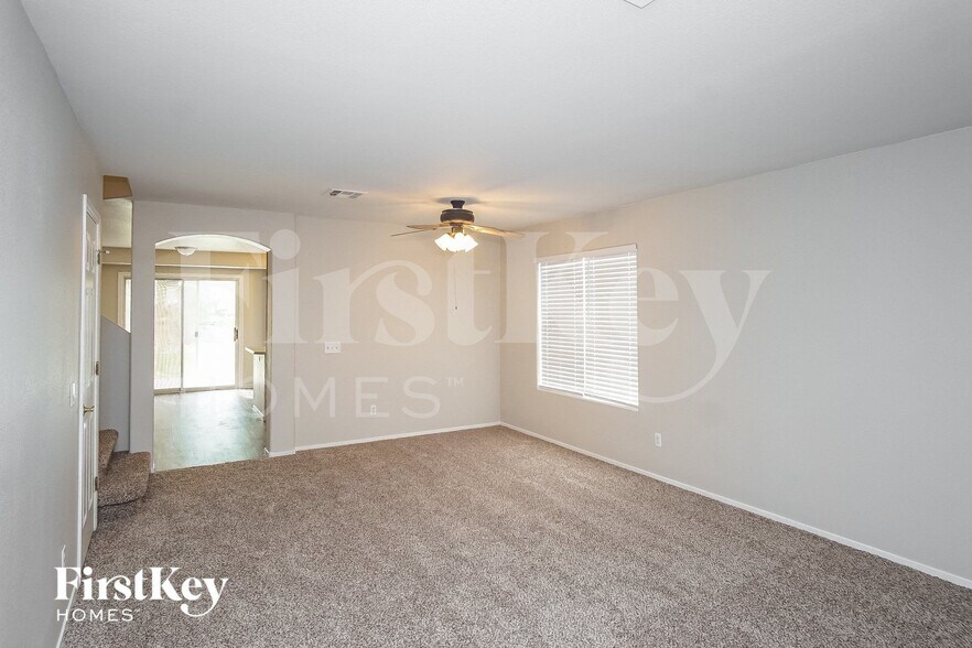 Building Photo - 985 Blue Lantern Dr