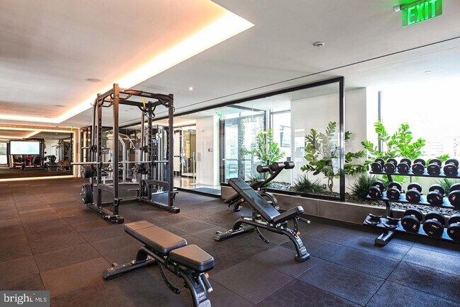 Building Photo - 1650 Silver Hill Dr