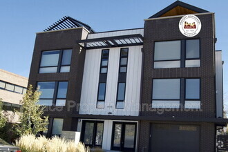 Building Photo - 5546 S Sycamore St