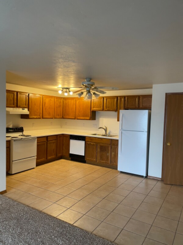 Building Photo - 1296 Crown Ct