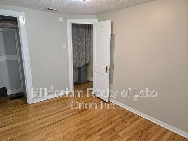 Building Photo - 30 E Beverly Ave