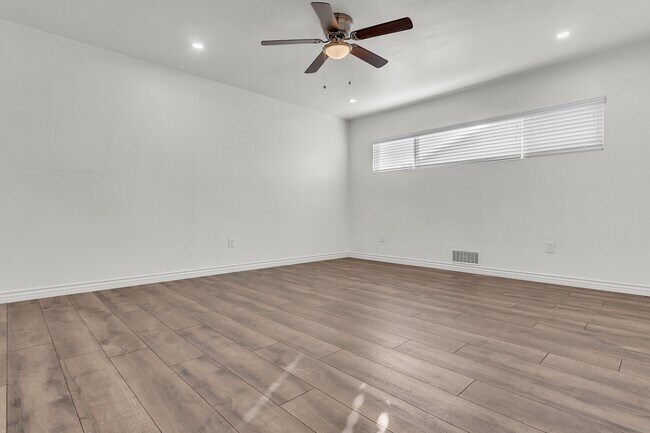 Building Photo - 1621 W 122nd St