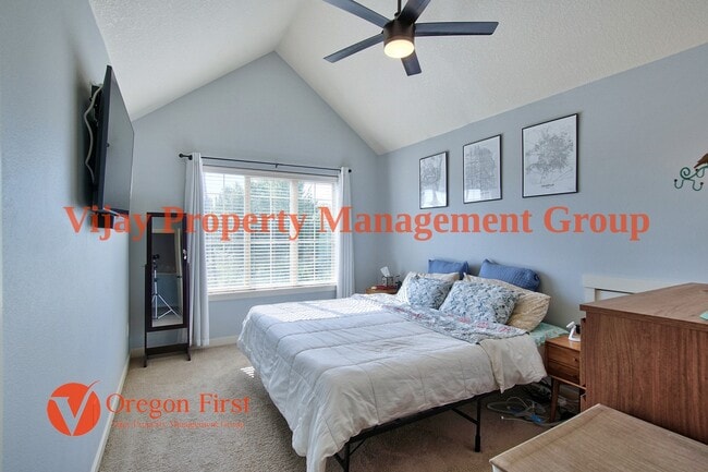 Building Photo - 825 NE Wheelock Pl
