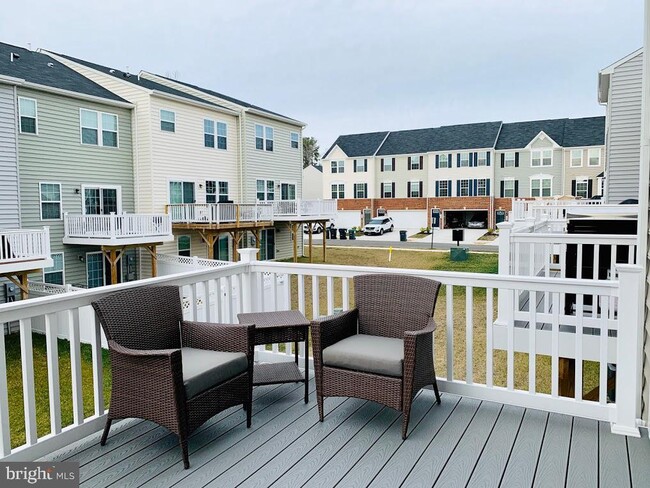 Building Photo - 408 Streamview Dr