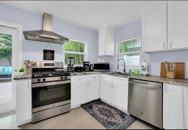 Building Photo - 1210 Bay Palm Blvd