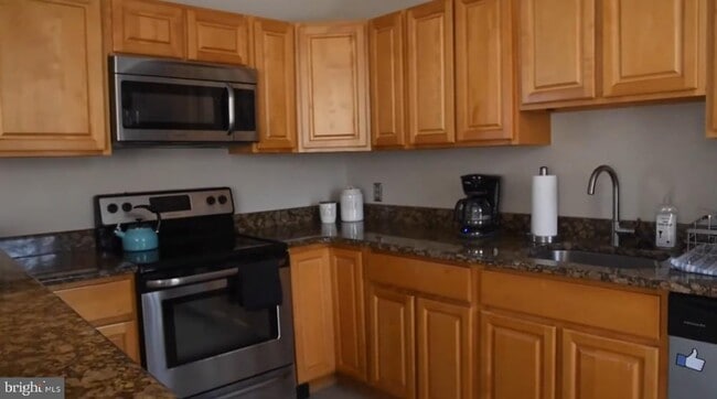 Building Photo - 1906 Fairmount Ave