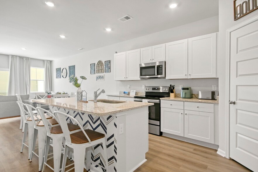 Building Photo - 508 Sea Sparrow St