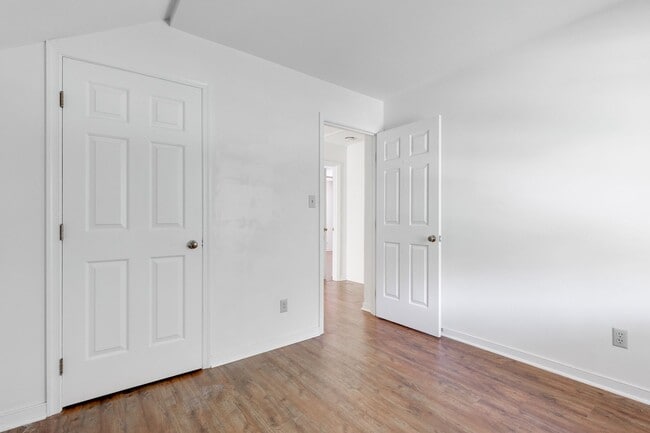 Building Photo - Charming 3 bedroom House with a Huge Yard ...