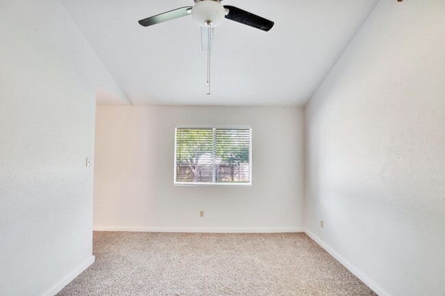 Building Photo - 3109 Monument Dr