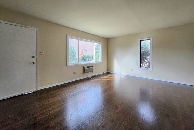 Building Photo - 818 Concord Ln
