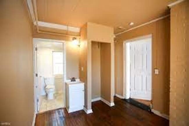 Building Photo - 619 Cabell Ave