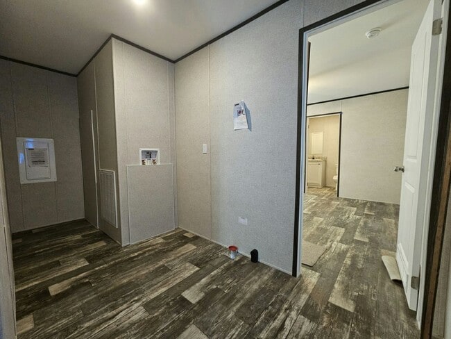 Building Photo - 479 Suwanee Dr