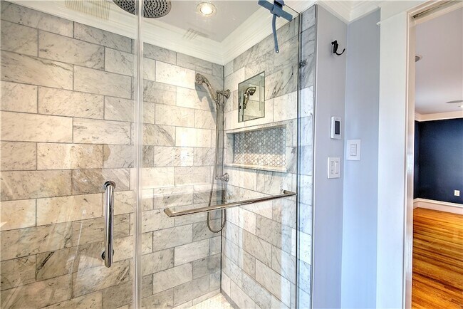 Building Photo - 11 Elmcroft Ave