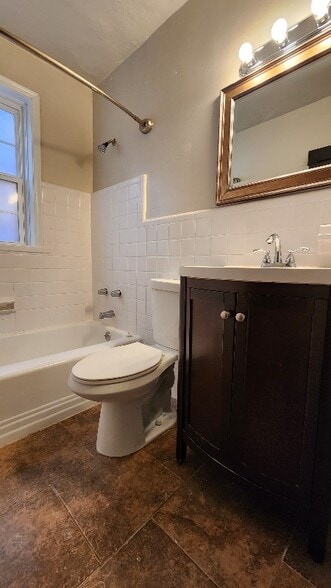 Building Photo - 1032 Sanford Ave