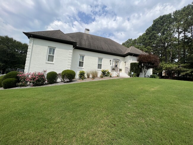 Building Photo - 795 Oak Trail Dr
