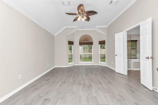 Building Photo - 1715 Parkview Ln