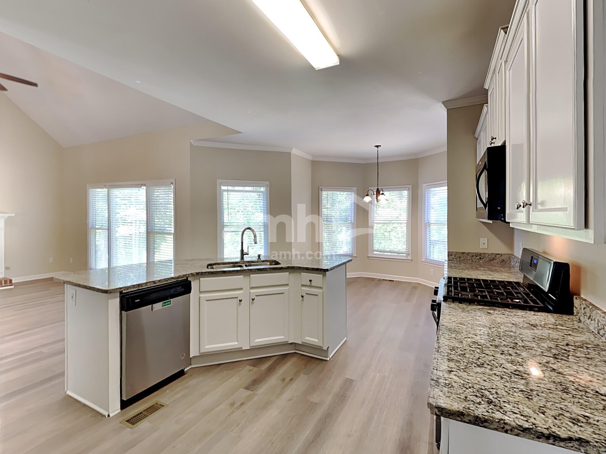 Building Photo - 513 Autumn Walk