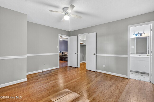 Building Photo - 259 Shoreline Dr
