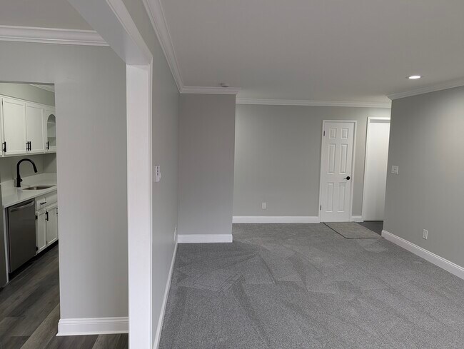 Building Photo - 107 Kennedy Dr