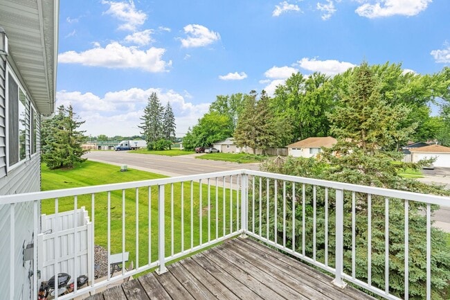 Building Photo - 3bd, 2ba town home in NEW HOPE, avail NOW