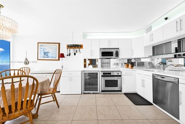 Building Photo - 2401 Collins Ave