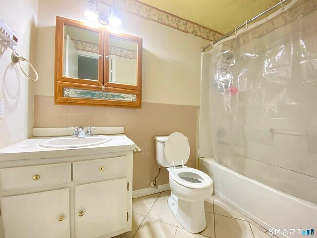 Building Photo - 7 Padanaram Rd