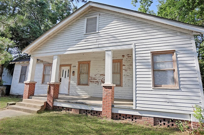 Building Photo - Renovated Single Family