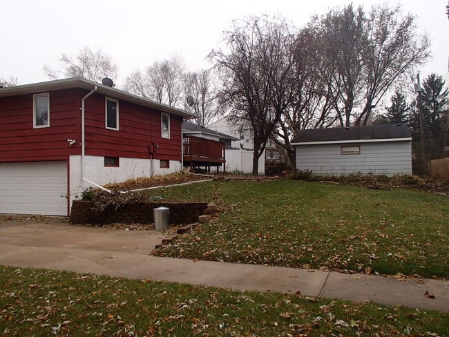 Building Photo - 2527 23rd Ave NW