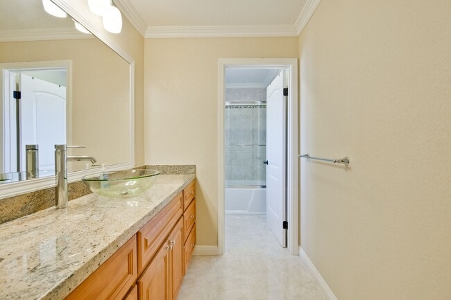 Building Photo - Elegant home with top Fremont Schools