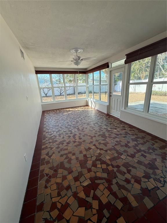 Building Photo - 2100 E Vina Del Mar Blvd