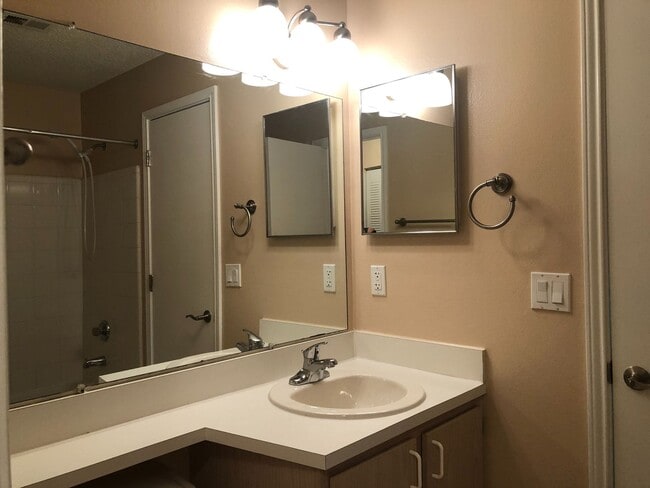 Building Photo - 717 Secret Harbor Ln
