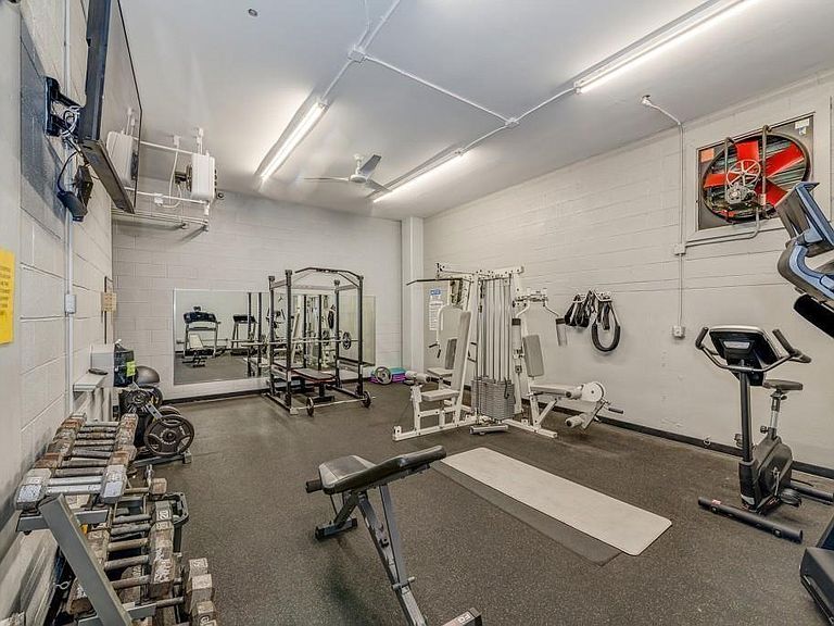 Fitness room - 3060 Pharr Court North NW