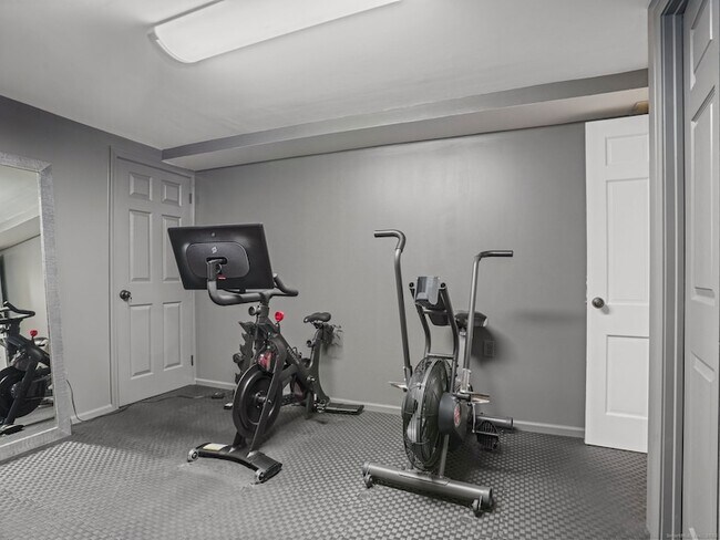 Building Photo - 10 Tupelo Rd