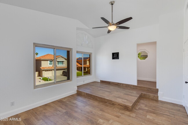 Building Photo - 2119 E New Bedford Dr