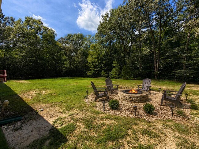 Building Photo - 7118 Tanglewood Dr