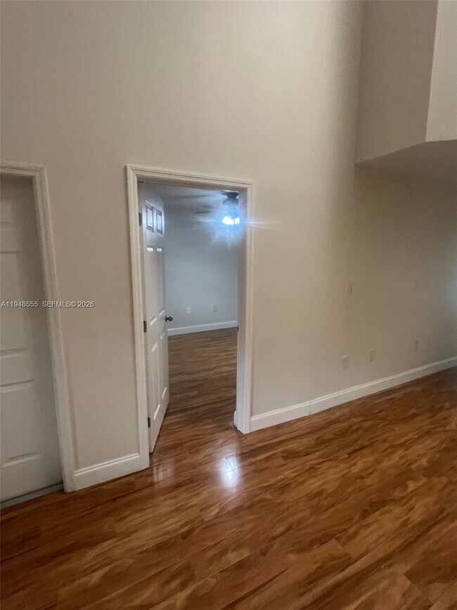 Building Photo - 252 City View Dr