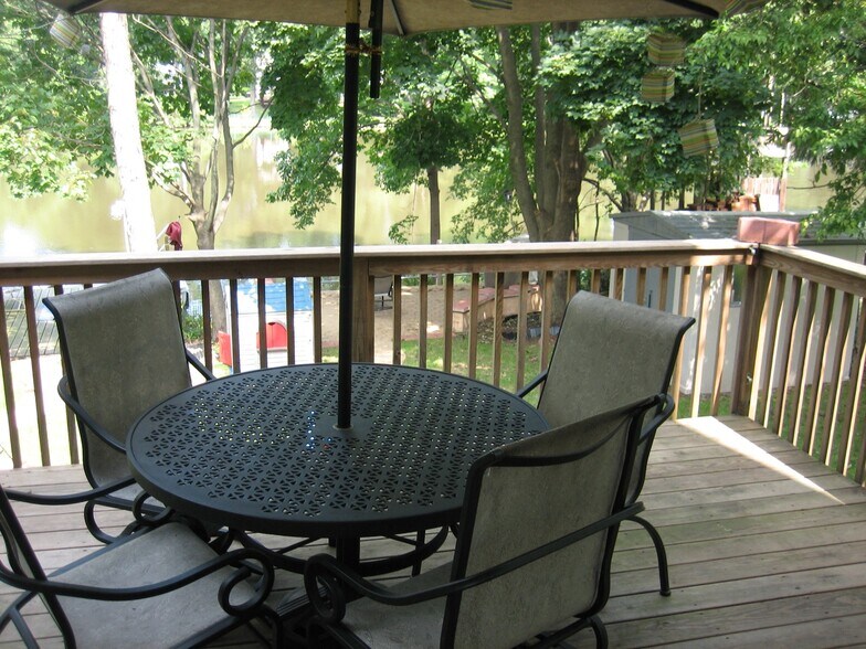 Building Photo - 142 Lakeside Dr S