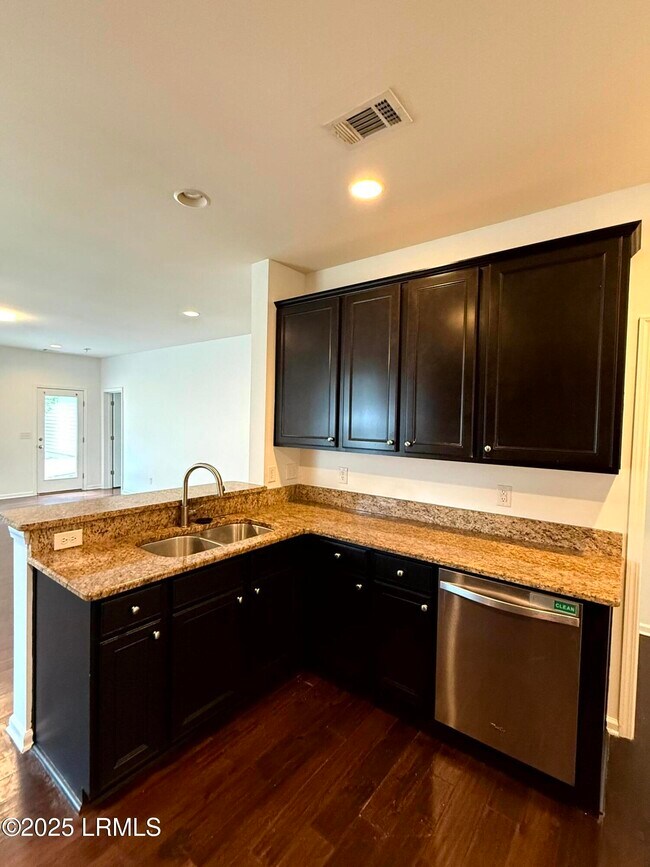Building Photo - 17 Riversbridge Ct