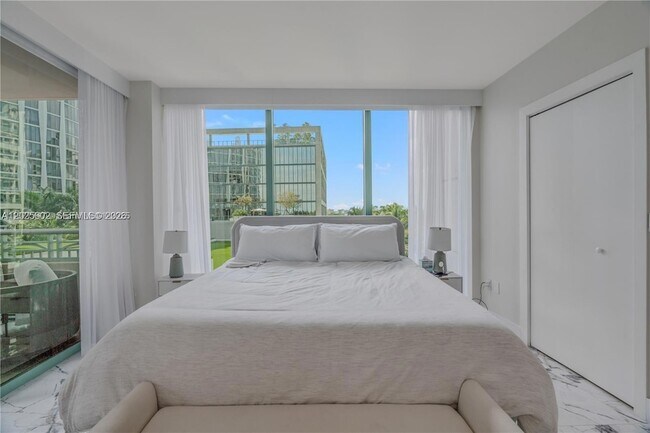 Building Photo - 3400 SW 27th Ave