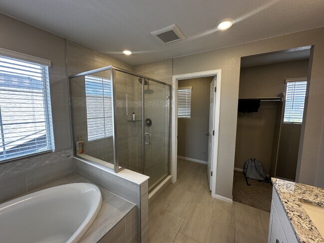 Building Photo - Available May! Beautiful home in Murphy Creek!
