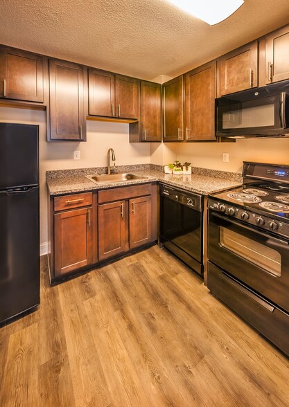 Primary Photo - Circle City Apartments
