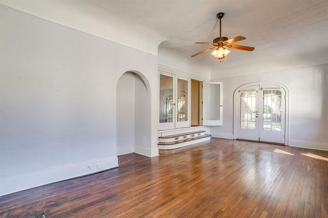 Building Photo - 2312 Mistletoe Ave