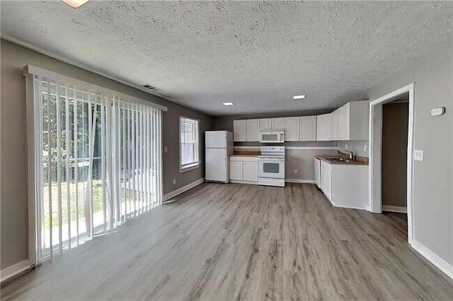 Building Photo - 1100 Lake Dr