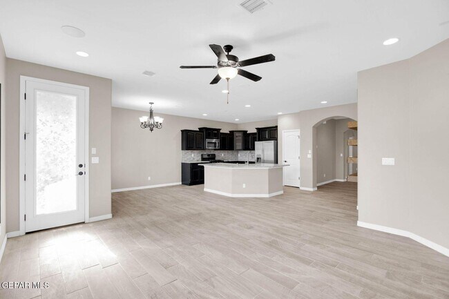 Building Photo - 871 Maple Park Ave