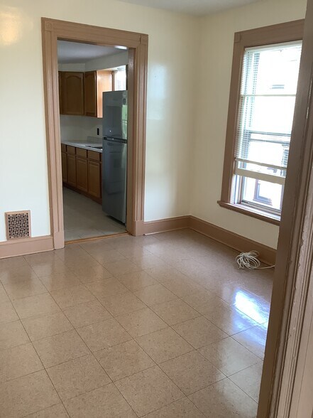 Building Photo - 47 Conger Ave