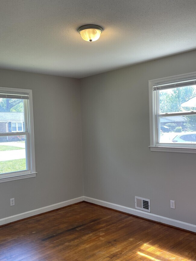 Building Photo - 913 Wateree Blvd