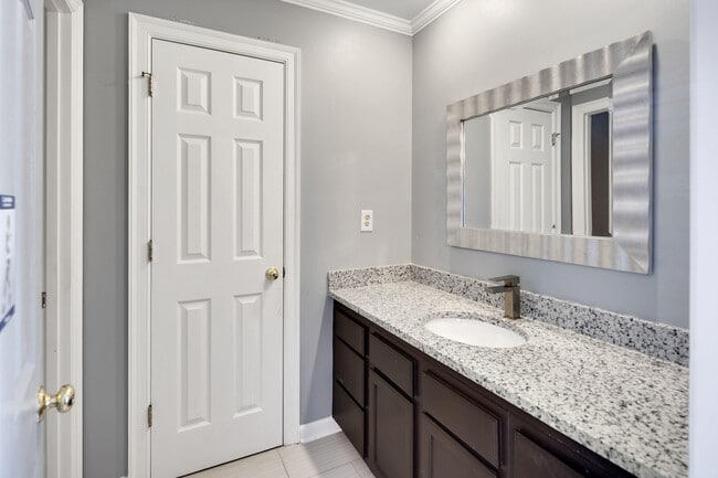 Building Photo - 415 S Yates Rd