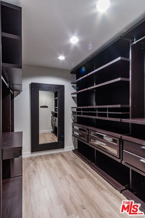 Building Photo - 619 N Rodeo Dr